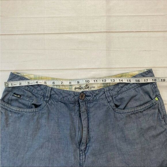Planet Earth Blue Medium Wash Pockets Flat Front Jean Shorts Size 34 - Picture 7 of 9